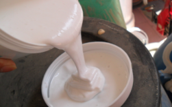 白乳胶闻久了对身体有害吗?