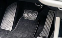 驾驶证逾期未换出车祸 保险公司能拒赔吗 法院判了 ！