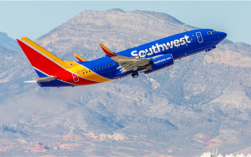 美国一架波音737客机险与直升机相撞 两机最近仅900米 !