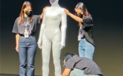 小鹏团队曾拒绝女性机器人当场脱衣割肉：不被信任哭笑不得 !