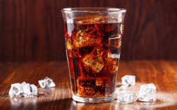 服务员当面倒入罐装可乐：一杯卖50元 ！