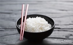 68元高铁盒饭被质疑是“隔夜饭”：为啥不能供应新鲜菜品 ！