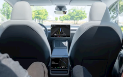 官方数据揭露：特斯拉Robotaxi事故率 是人类驾驶员的9倍 ！