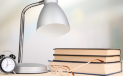 5w台灯适合看书吗?