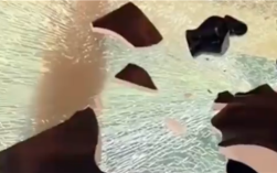 西安火锅店回应空中座位玻璃碎裂:玻璃共5层 仅表面碎裂 !