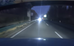 齐齐哈尔高速一SUV开远光逆行 交警：已锁定车辆 将严惩！ 