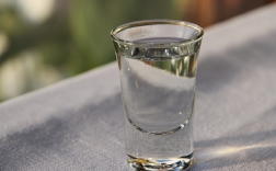 老人筷子蘸酒喂5月龄宝宝致肝损伤 医生：婴儿喝酒10克就能夺命 ！