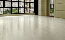 木地板可以铺地板革吗?