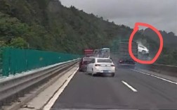 高速上小轿车被卡车撞至半空后坠桥 官方通报：系五车追尾事故 致1死1伤 ！