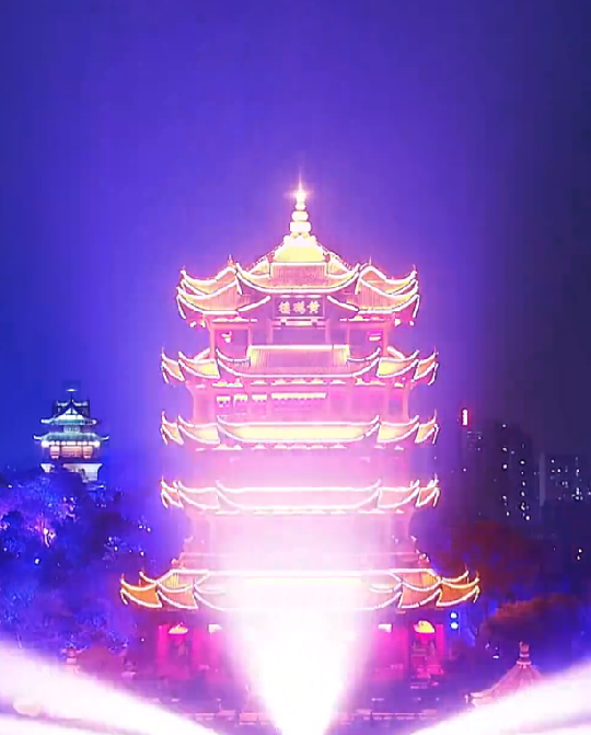 跟兔年说再见！武汉龙年酷炫长江“灯光秀”来了 ！-图1