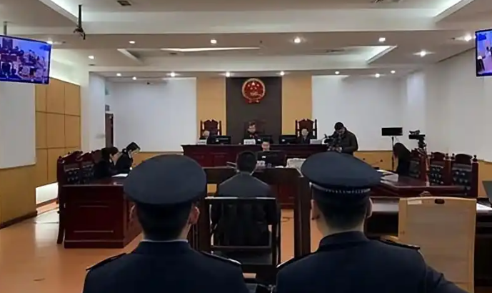 男子不满13条狗半夜叫 毒死9只获刑：构成投放危险物质罪 ！-图1